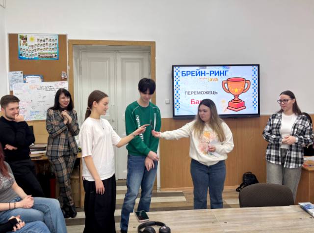 Кращі гравці отримують фізматівську атрибутику